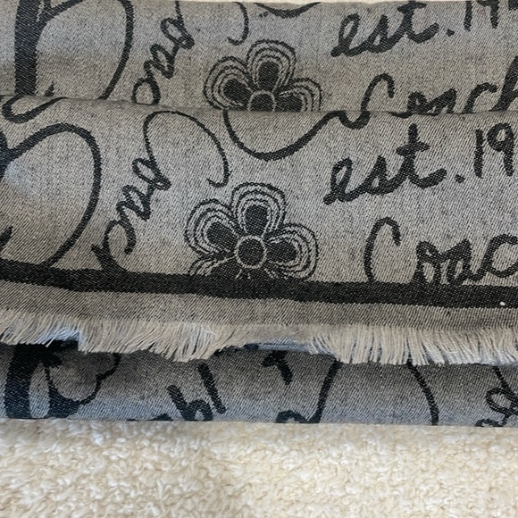 NWT Coach Signature Wool Silk Scarf Wrap - Picture 7 of 8